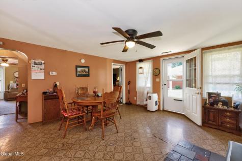 7 Colonial Road Stillwater NY 12170