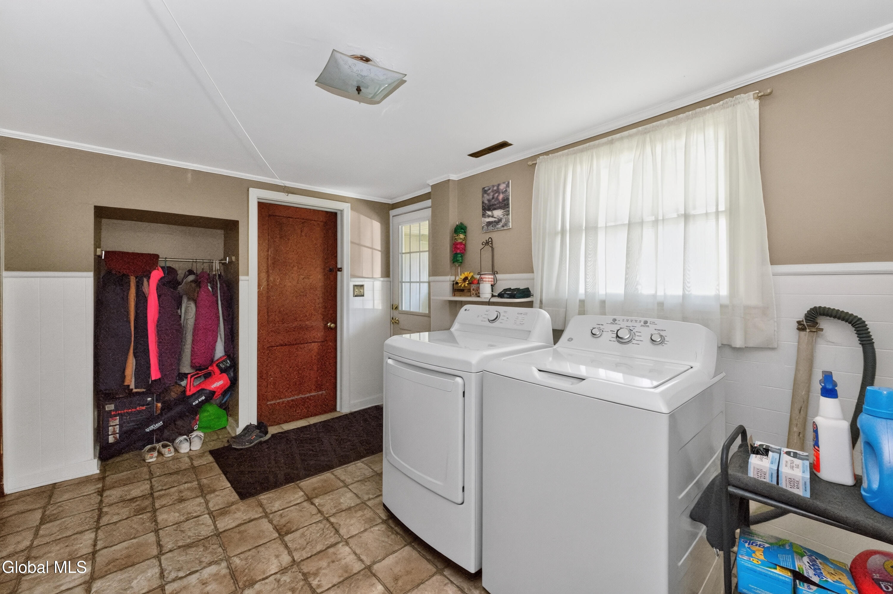 7 Colonial Road Stillwater NY 12170