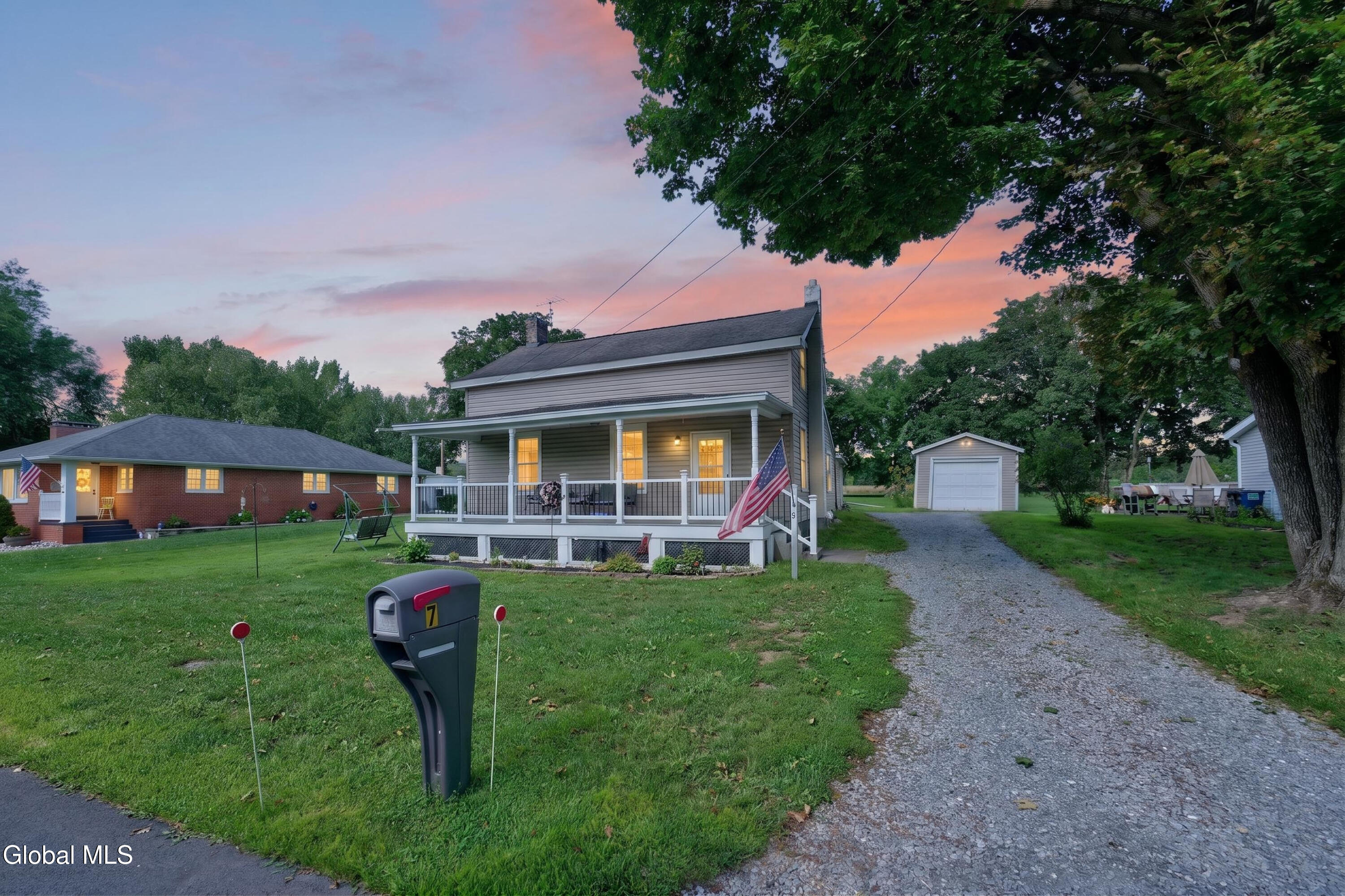 7 Colonial Road Stillwater NY 12170