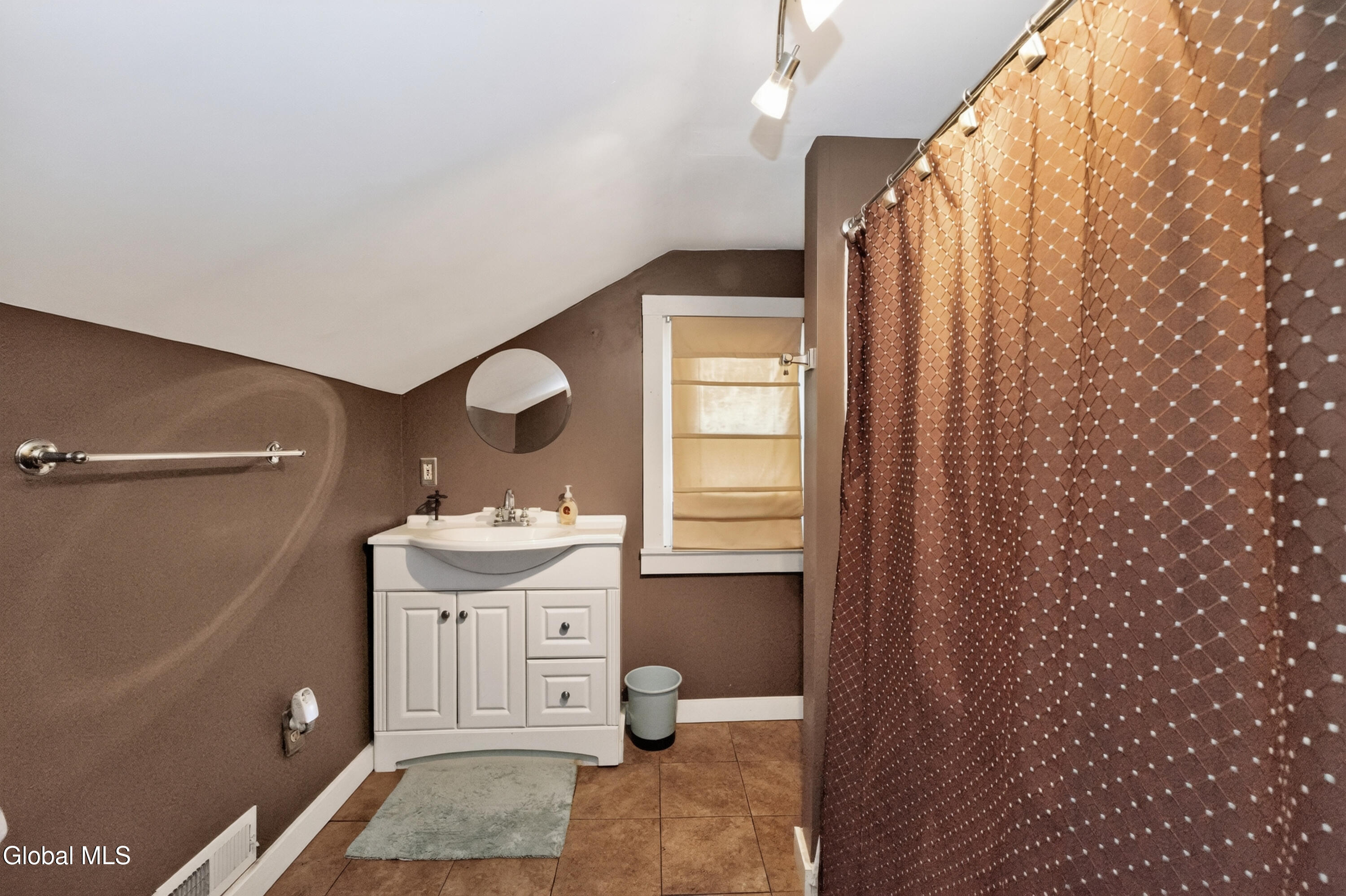 7 Colonial Road Stillwater NY 12170
