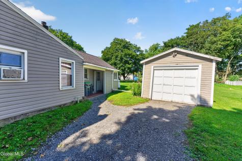 7 Colonial Road Stillwater NY 12170