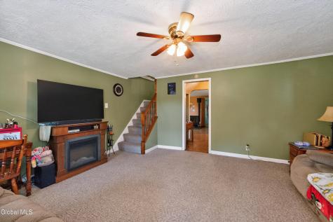 7 Colonial Road Stillwater NY 12170