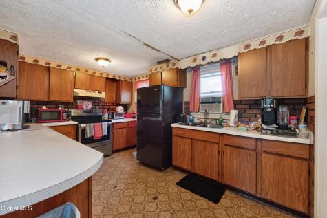 7 Colonial Road Stillwater NY 12170