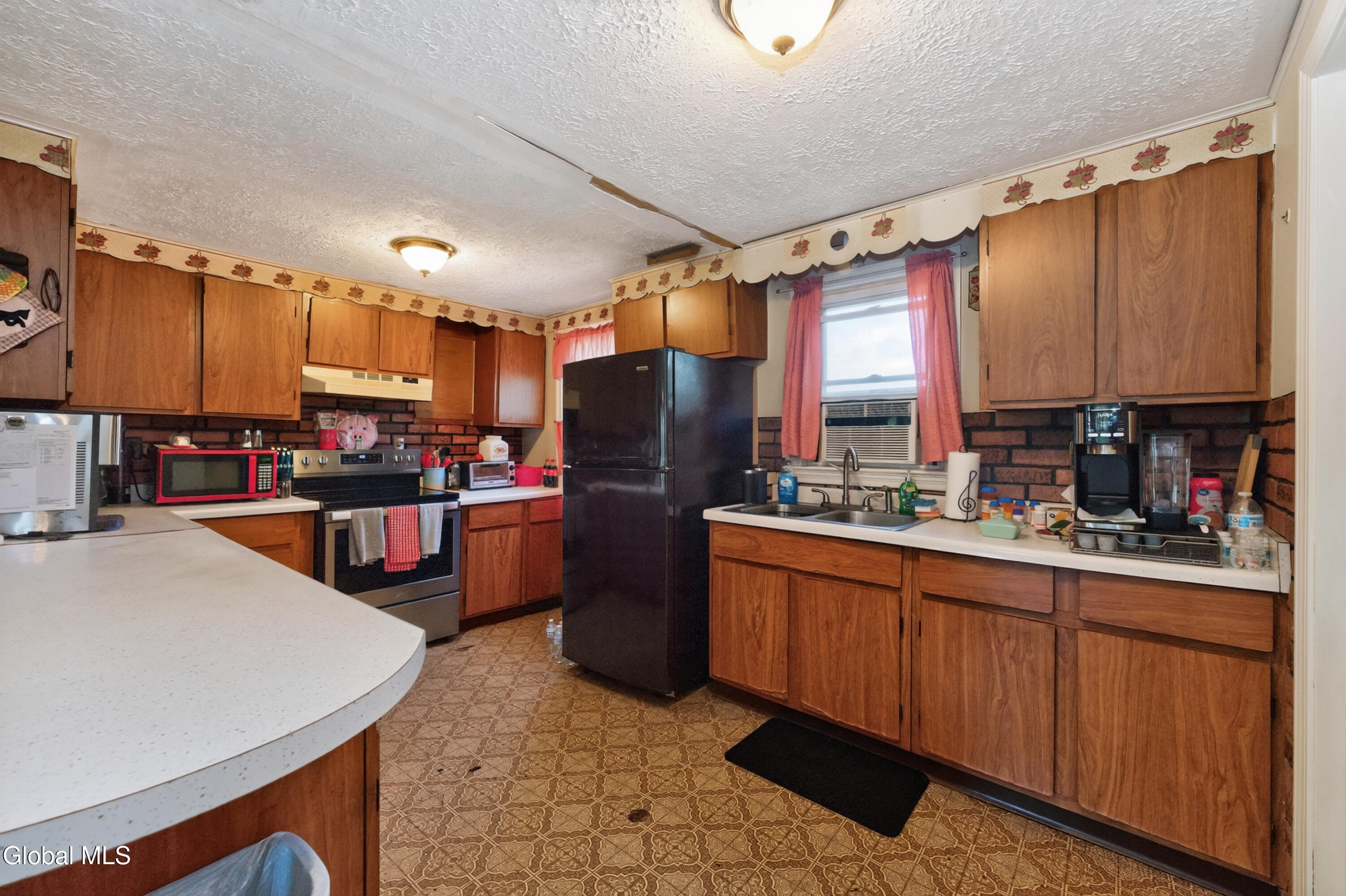 7 Colonial Road Stillwater NY 12170