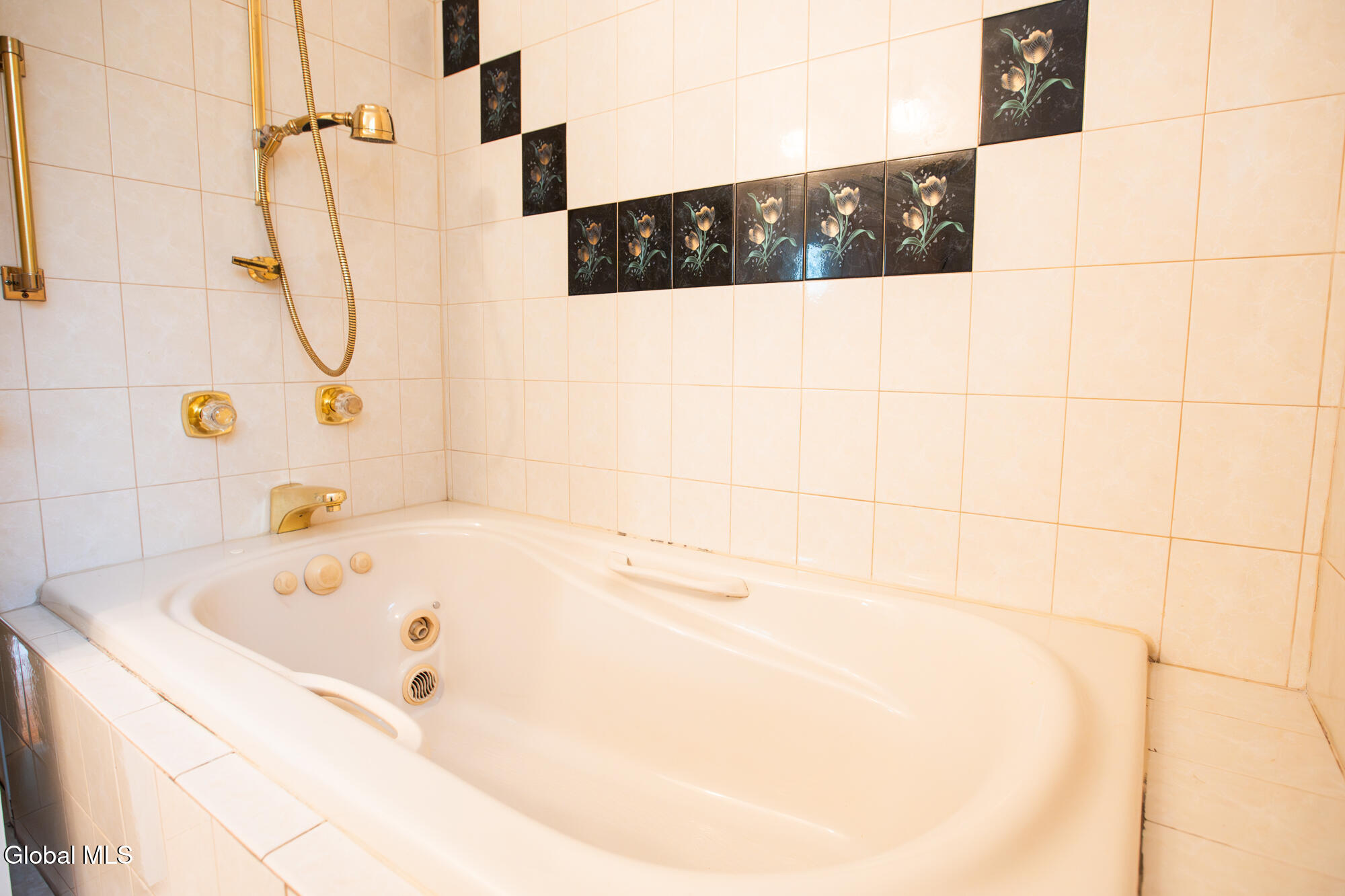 10 Oakwood Drive Queensbury NY 12804