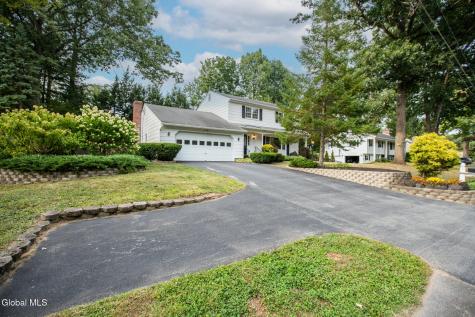 10 Oakwood Drive Queensbury NY 12804