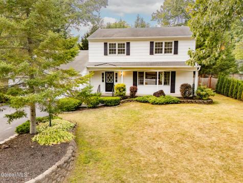 10 Oakwood Drive Queensbury NY 12804
