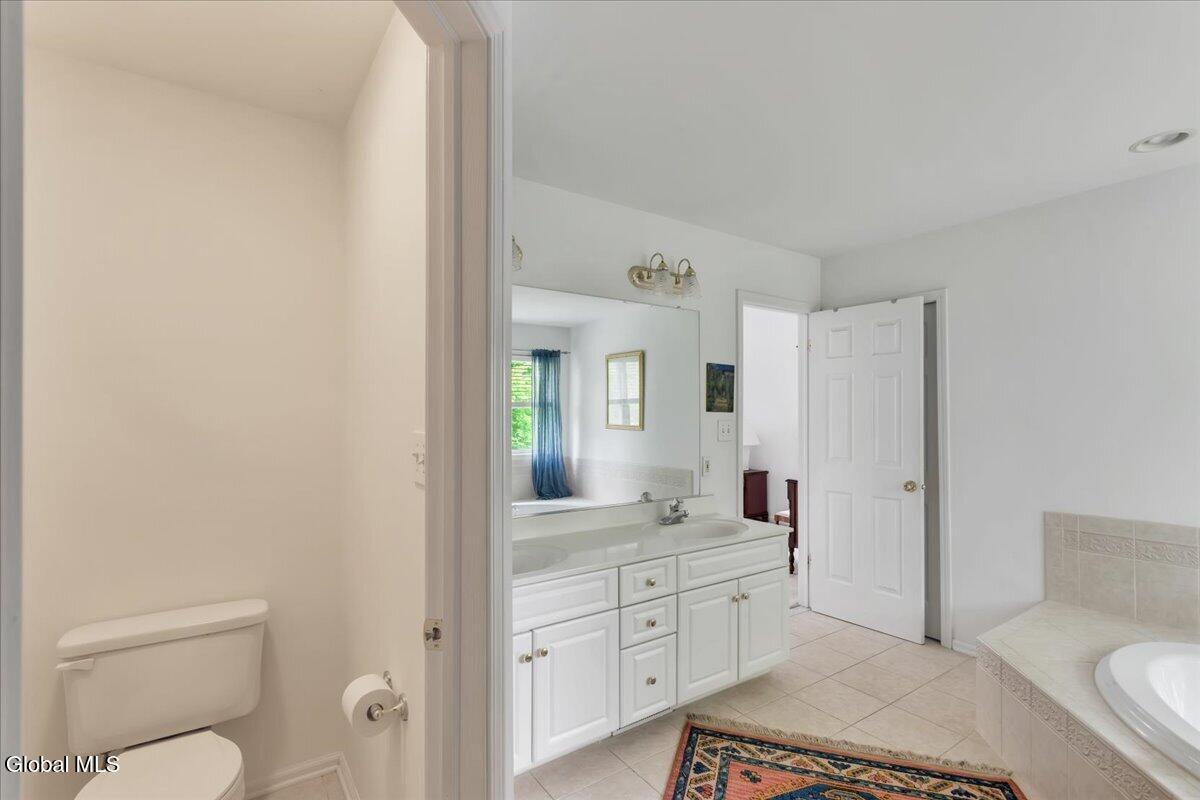 31 Ivywood Drive Selkirk NY 12158