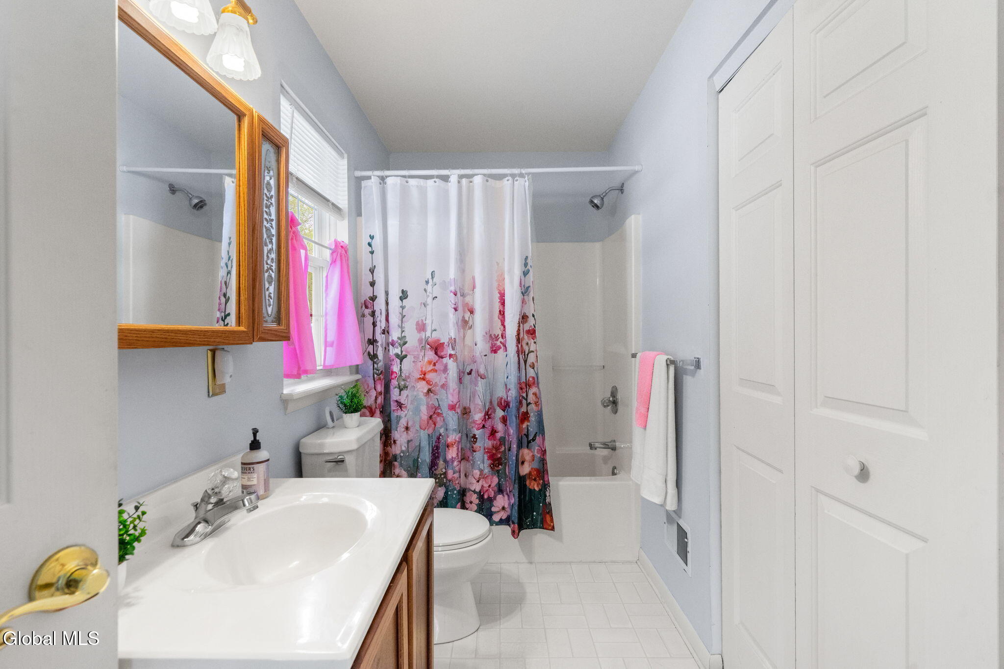 37 Wicken Square Albany NY 12205