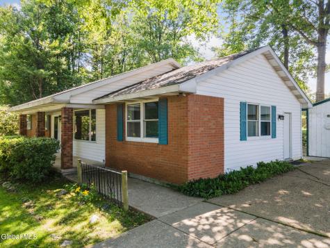 11 Matthew Drive Schaghticoke NY 12154
