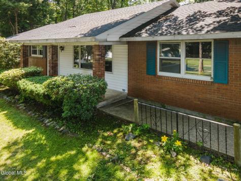 11 Matthew Drive Schaghticoke NY 12154