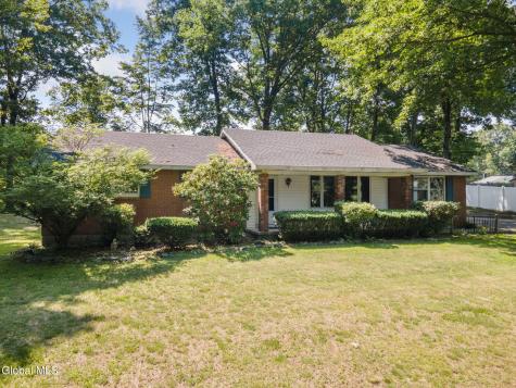 11 Matthew Drive Schaghticoke NY 12154