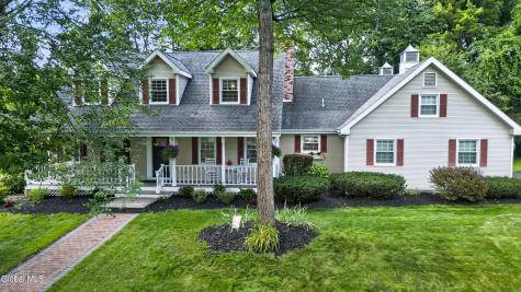 4 Massachusetts Court Rexford NY 12148