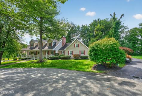 4 Massachusetts Court Rexford NY 12148