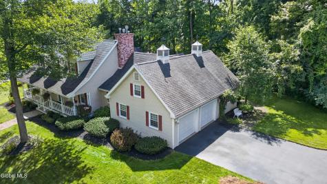 4 Massachusetts Court Rexford NY 12148