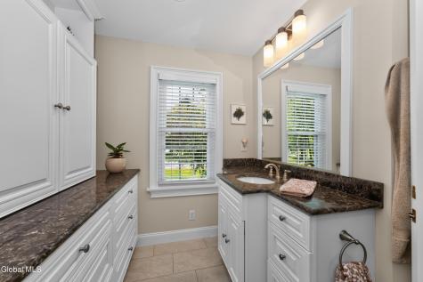 4 Massachusetts Court Rexford NY 12148