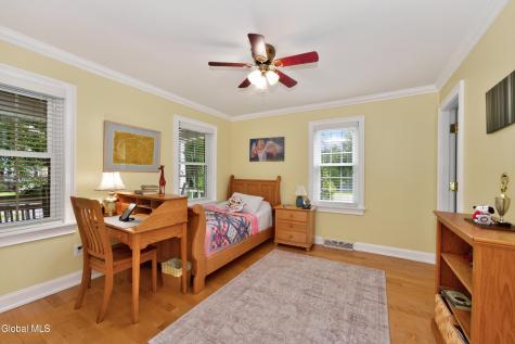4 Massachusetts Court Rexford NY 12148