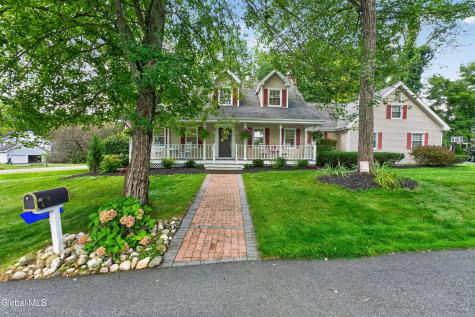 4 Massachusetts Court Rexford NY 12148