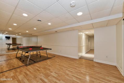 4 Massachusetts Court Rexford NY 12148