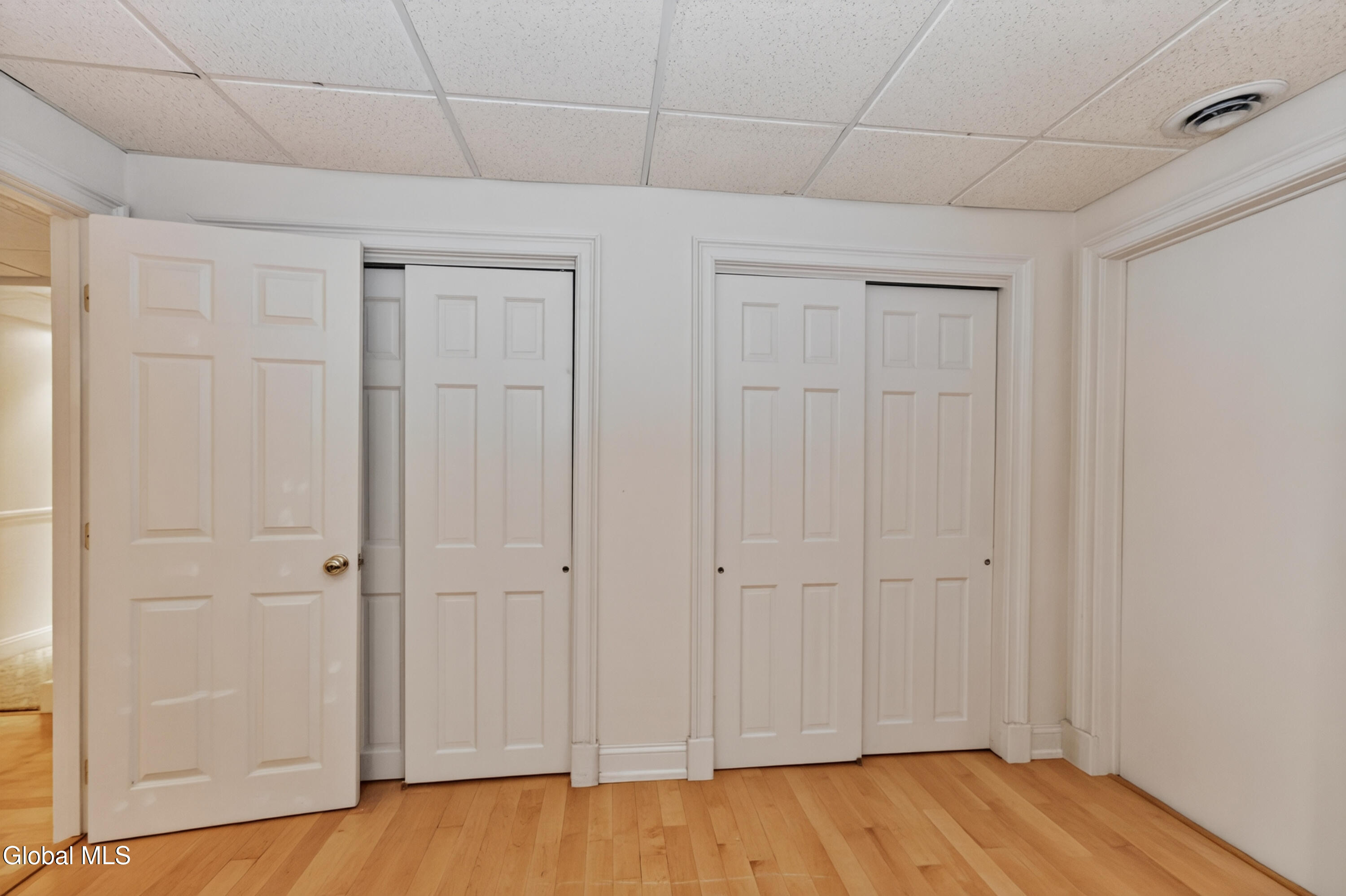 4 Massachusetts Court Rexford NY 12148