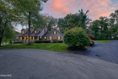 4 Massachusetts Court Rexford NY 12148