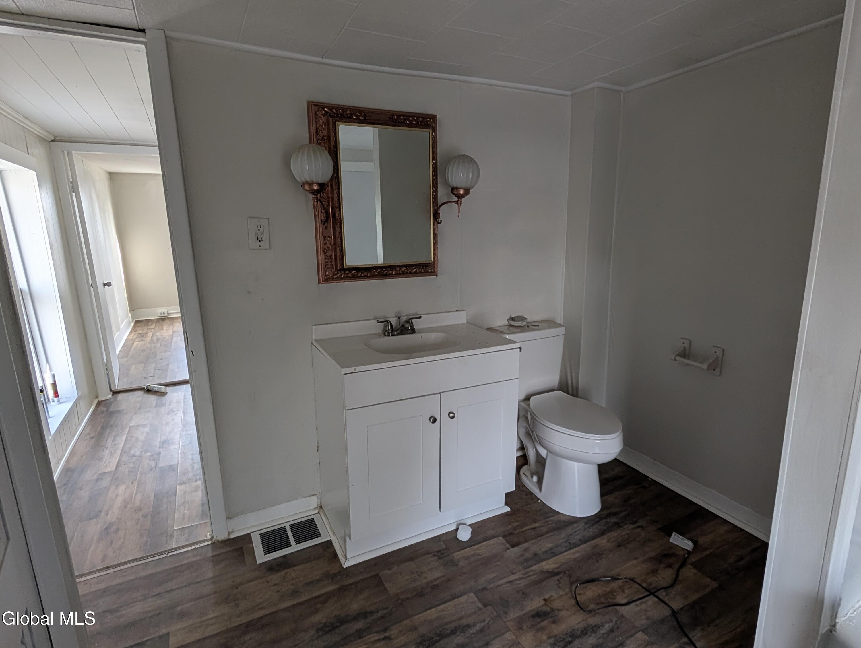 7 Baker Street Johnstown NY 12095