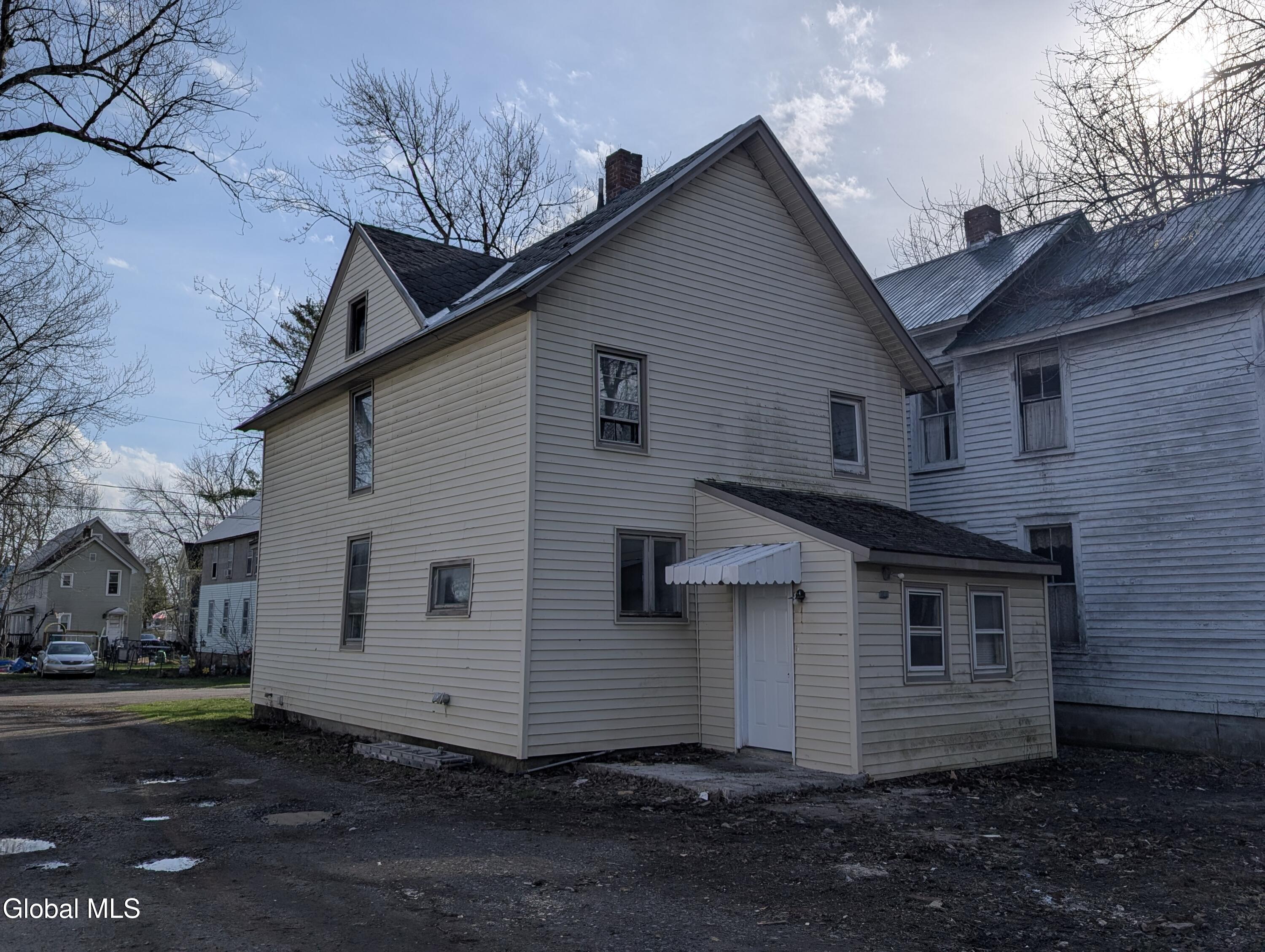 7 Baker Street Johnstown NY 12095
