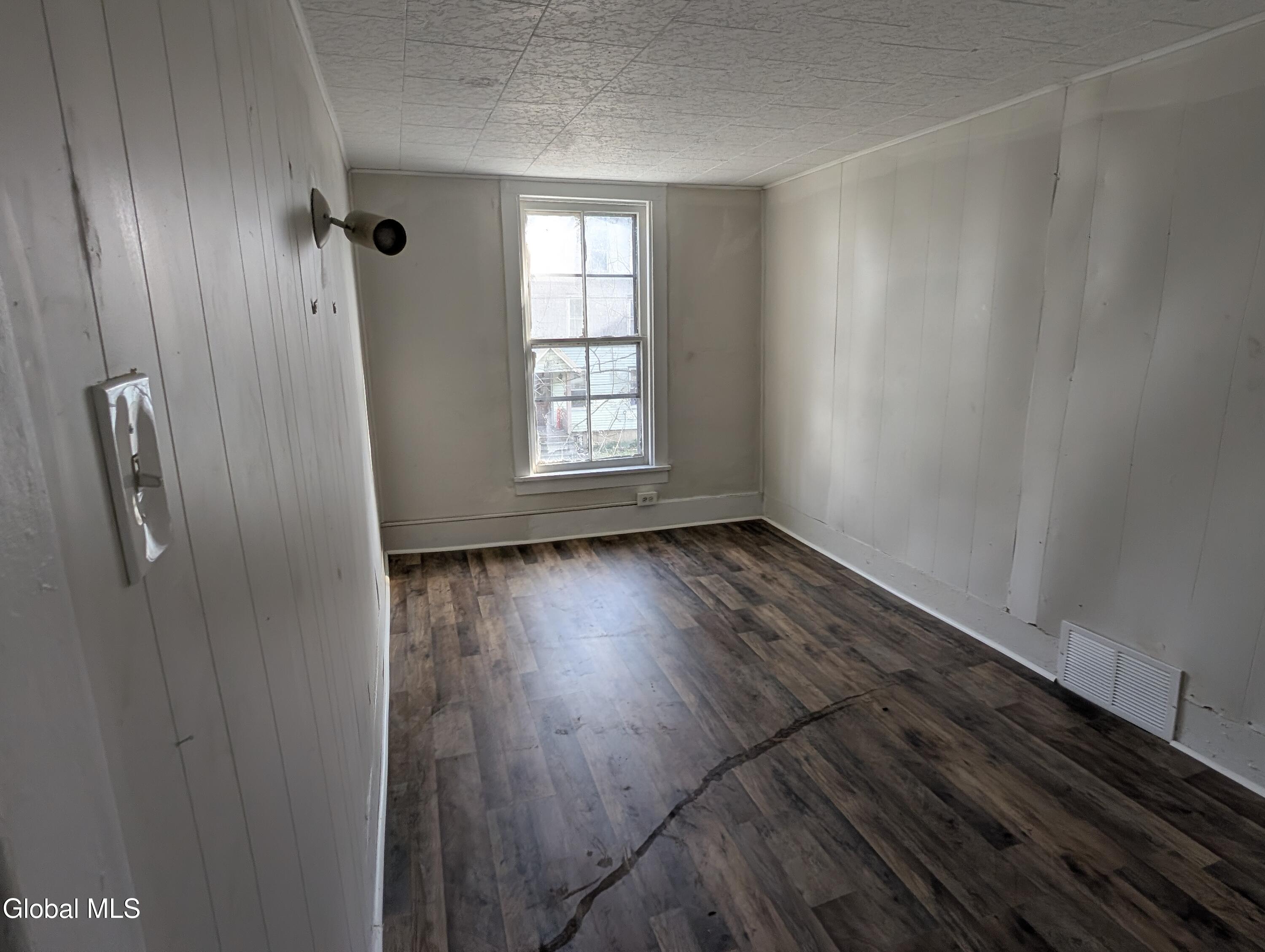 7 Baker Street Johnstown NY 12095