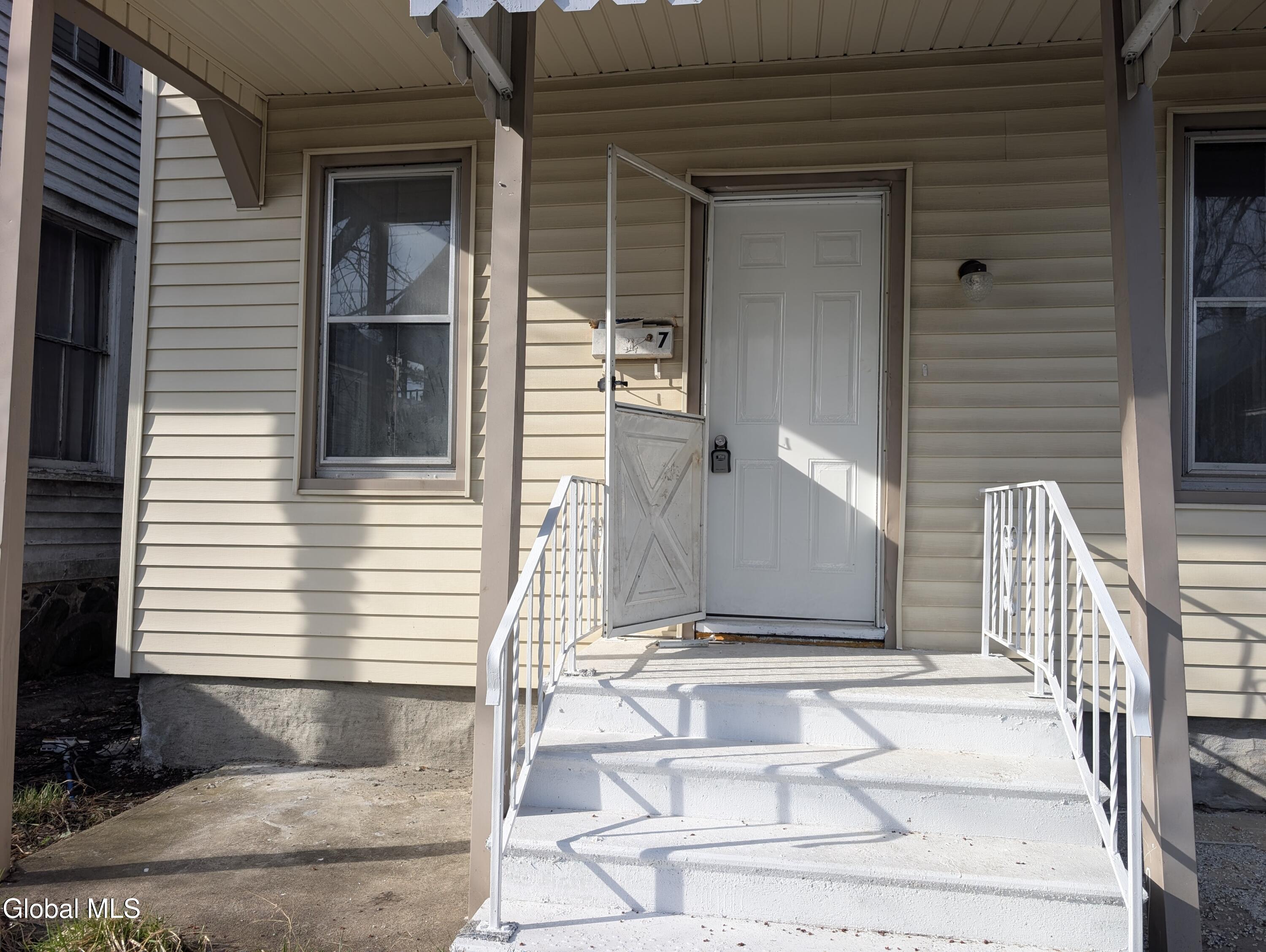 7 Baker Street Johnstown NY 12095