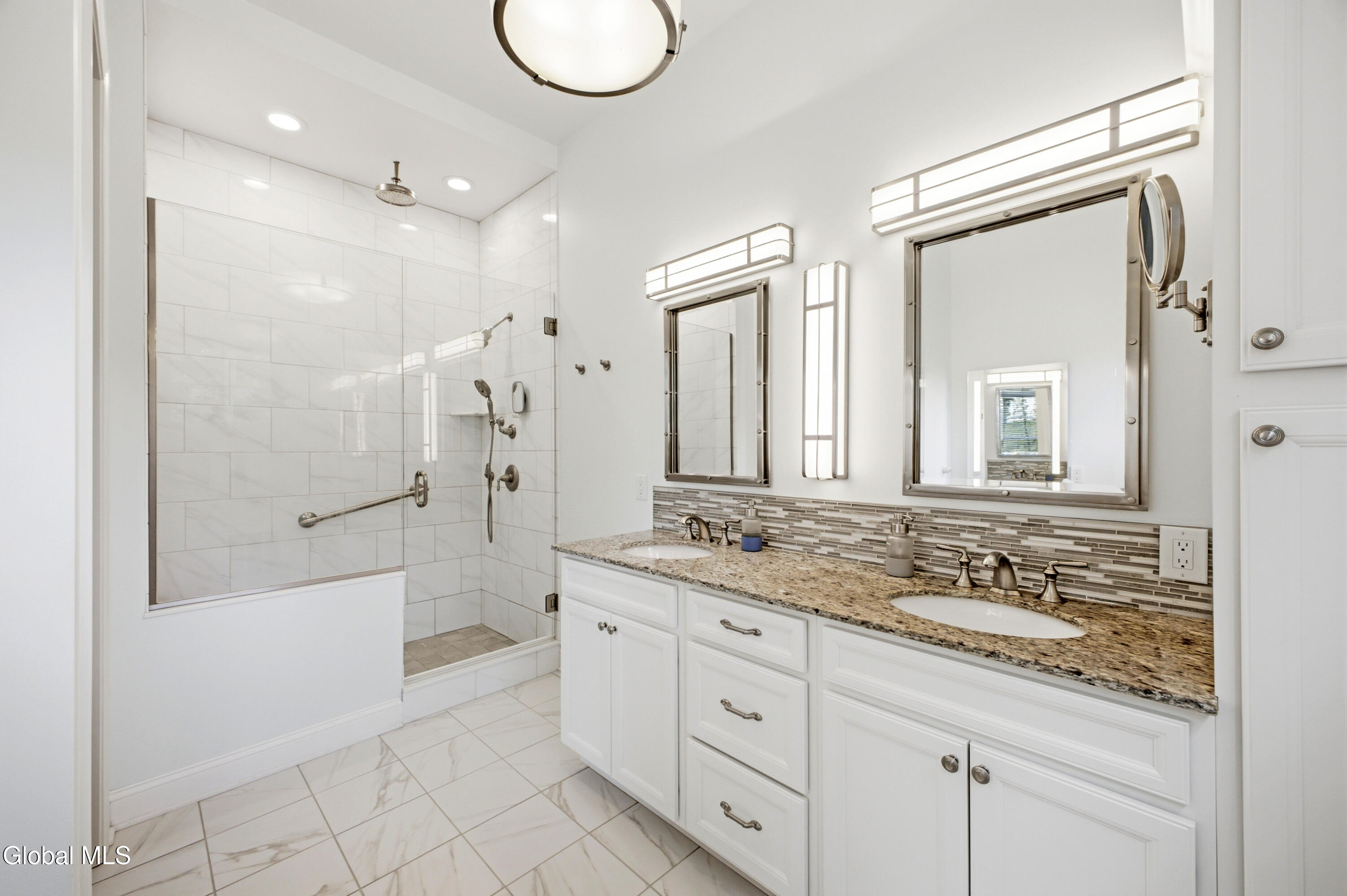 26 Yachtsman Way Malta NY 12020