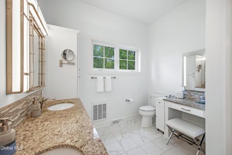 26 Yachtsman Way Malta NY 12020