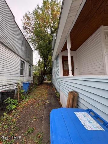 17 Grove Avenue Albany NY 12208