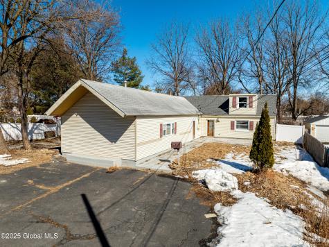 23 Pinehurst Road Colonie NY 12205