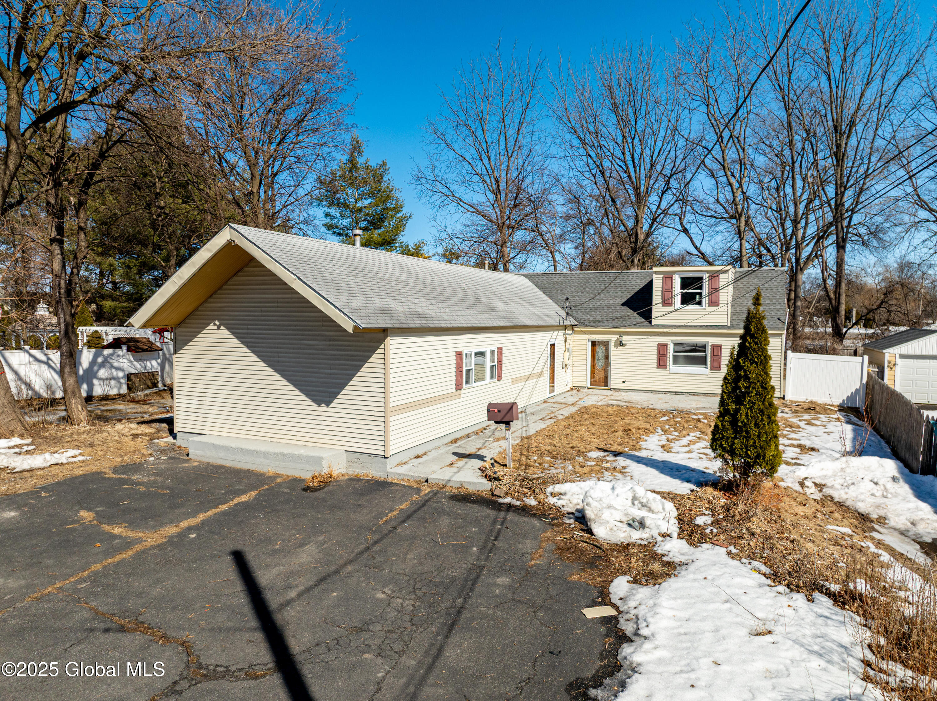 23 Pinehurst Road Colonie NY 12205