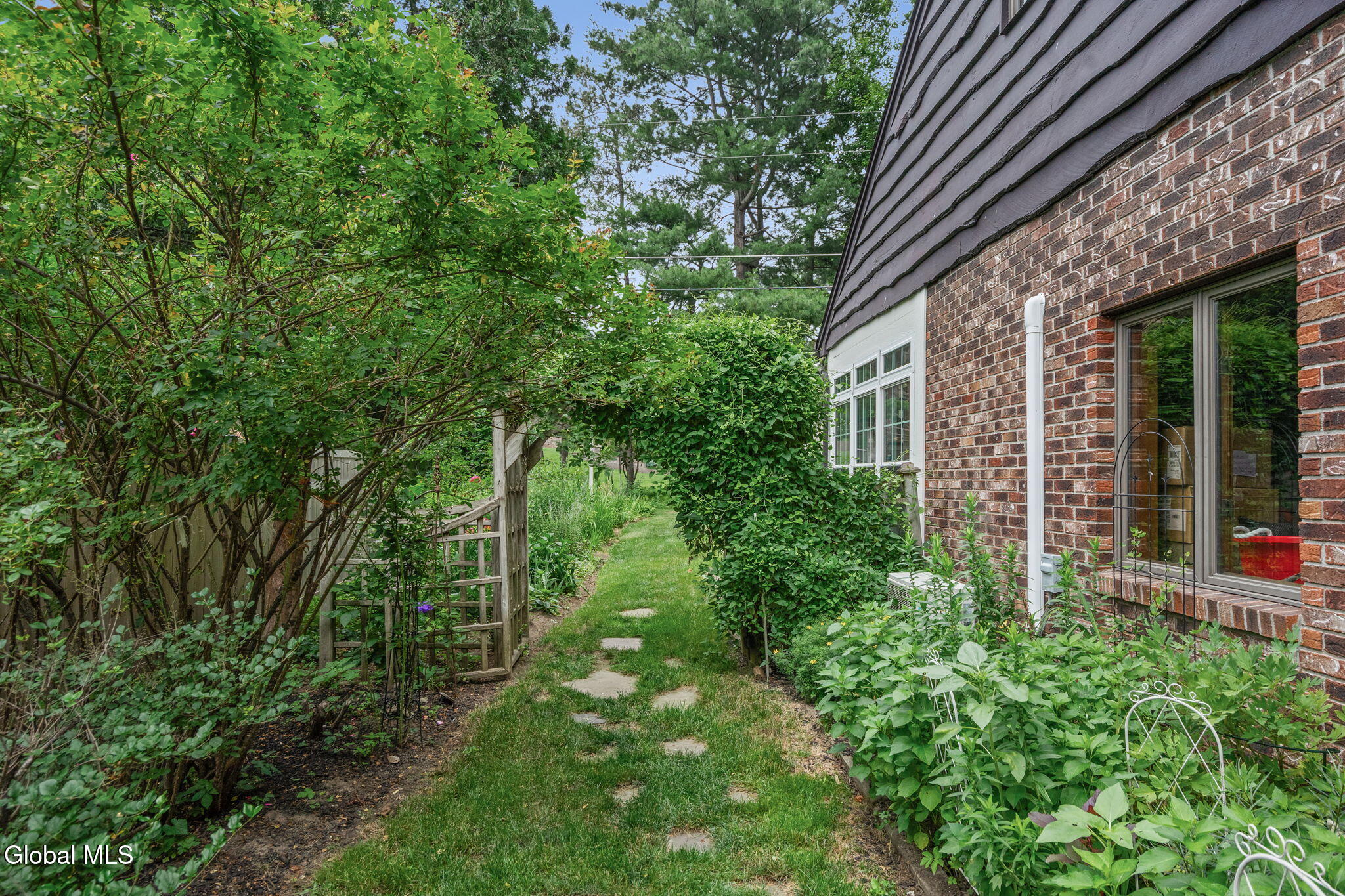 240 W Bentwood Court Albany NY 12203