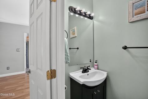 5 Hemlock Lane Albany NY 12208