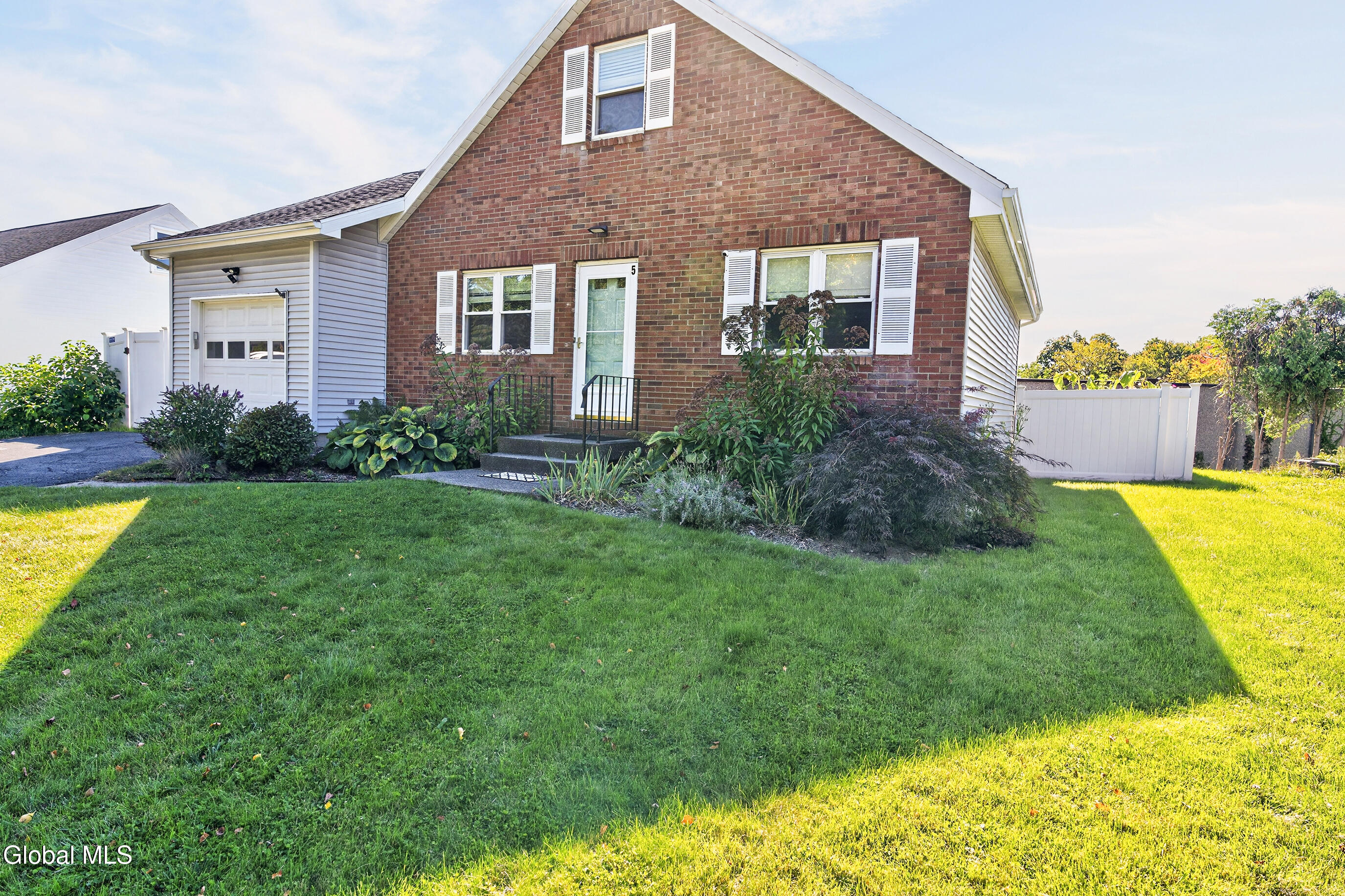 5 Hemlock Lane Albany NY 12208