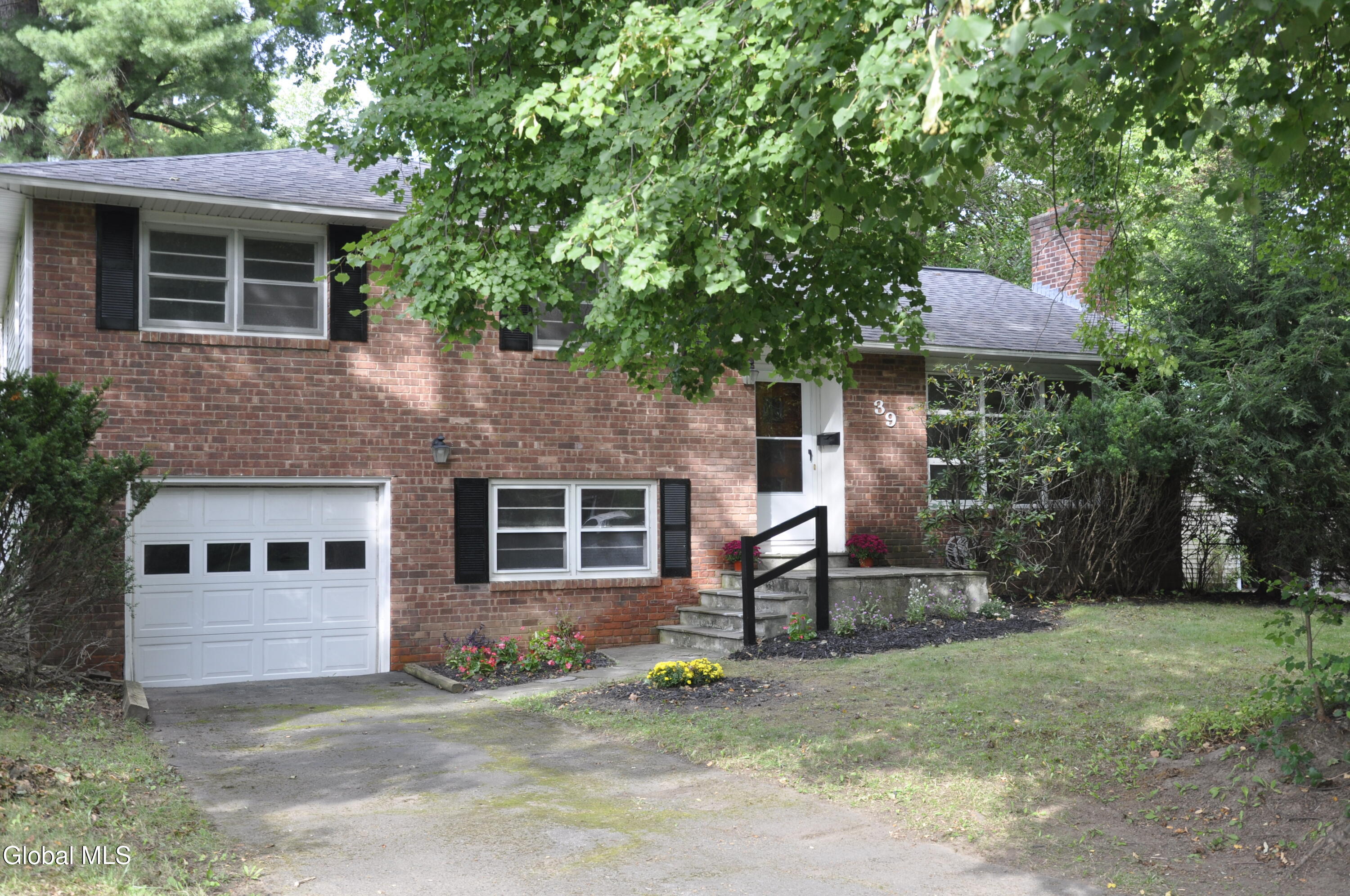39 Wellington Delmar NY 12054