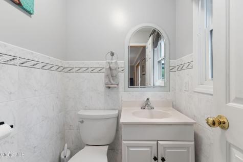 29 Meadowbrook Road Watervliet NY 12189