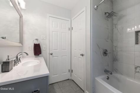 29 Meadowbrook Road Watervliet NY 12189