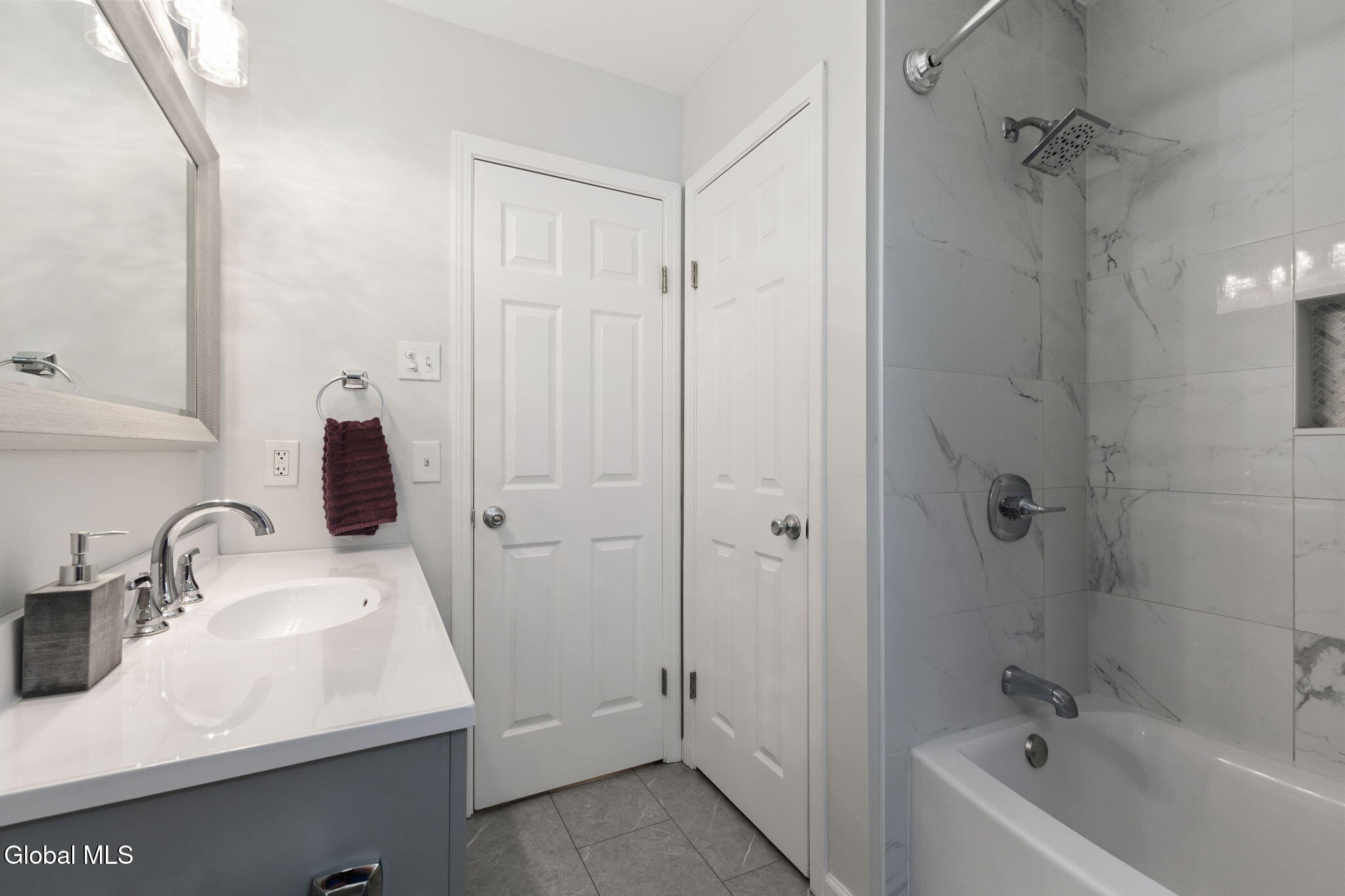 29 Meadowbrook Road Watervliet NY 12189