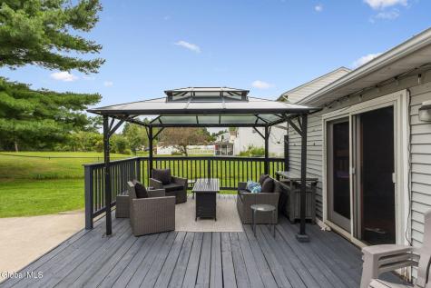 29 Meadowbrook Road Watervliet NY 12189
