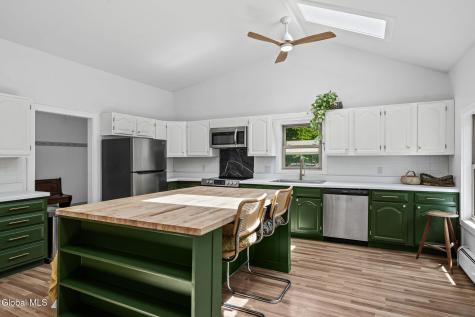 1166 Ny-143 Coeymans Hollow NY 12046