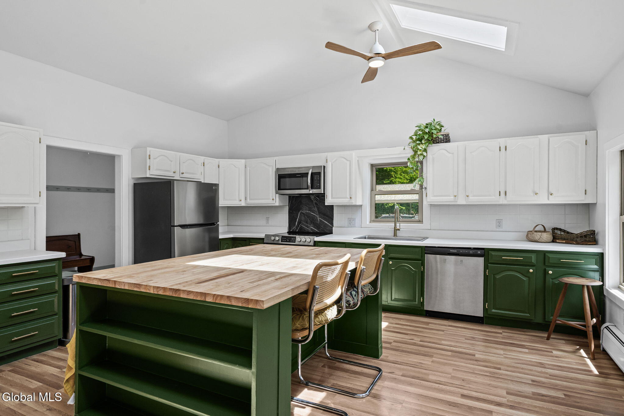 1166 Ny-143 Coeymans Hollow NY 12046