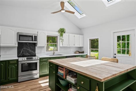 1166 Ny-143 Coeymans Hollow NY 12046