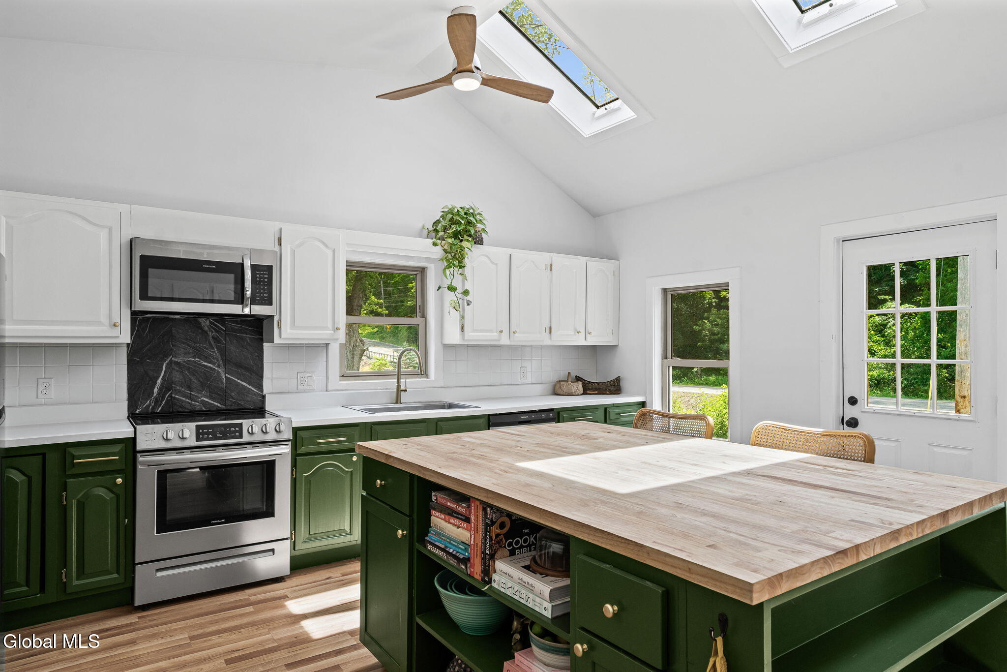 1166 Ny-143 Coeymans Hollow NY 12046