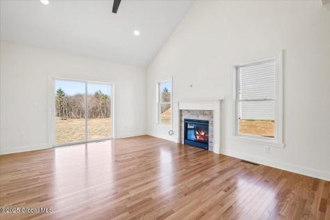 97 Lakepointe Way Saratoga Springs NY 12866