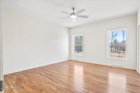 97 Lakepointe Way Saratoga Springs NY 12866
