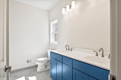 97 Lakepointe Way Saratoga Springs NY 12866