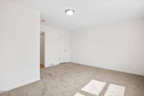 97 Lakepointe Way Saratoga Springs NY 12866